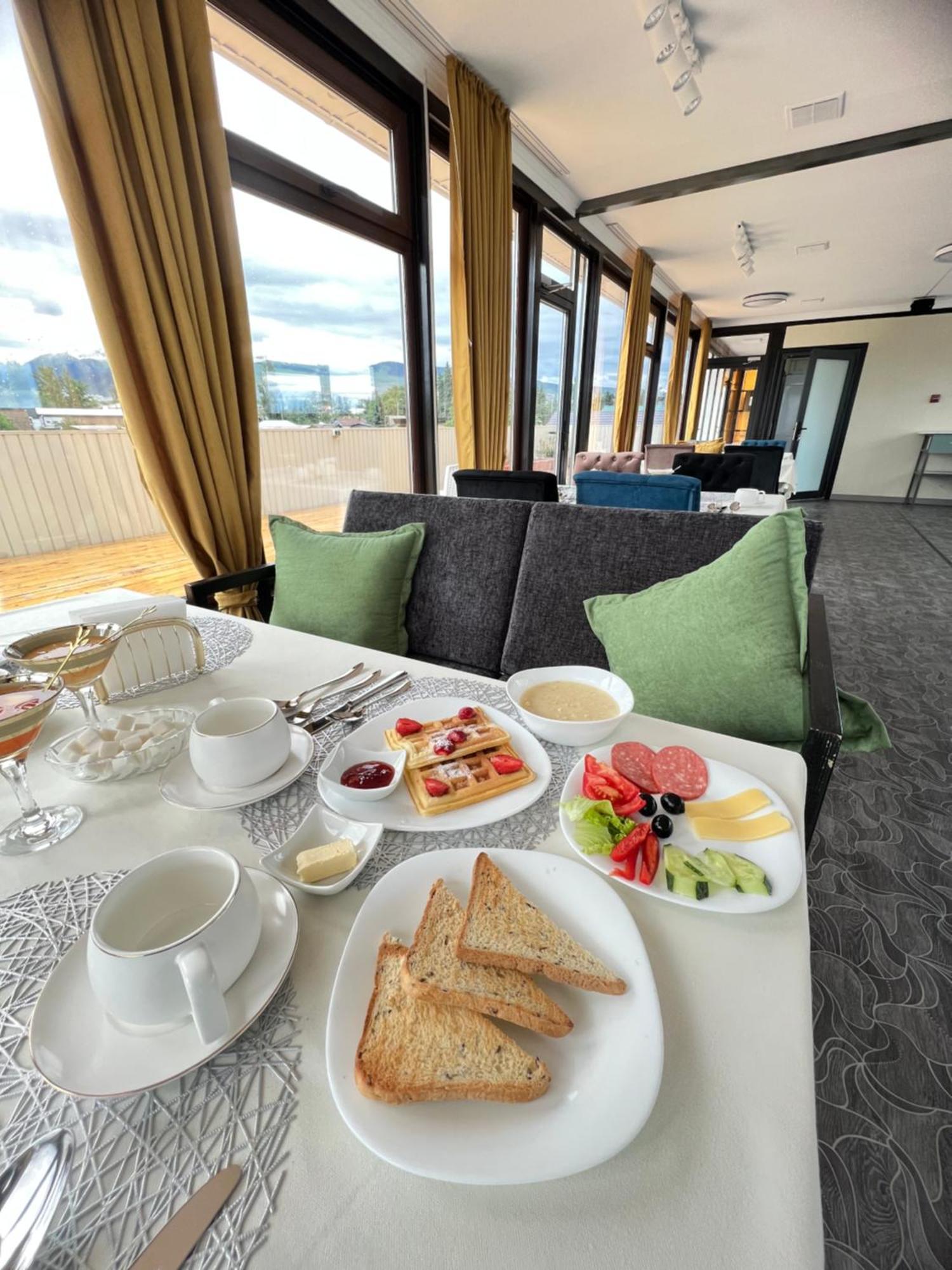 Mongu Hotel Karakol Ngoại thất bức ảnh